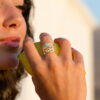 Bague ajustable Uranie de Photyne avec cabochon amazonite, dorure à l'or fin, fusion de tradition et modernité