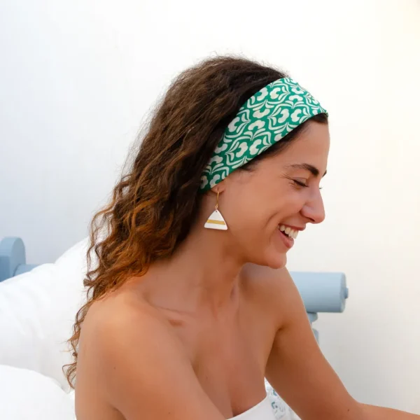 Boucles d'oreilles Lina inspirées des pyramides égyptiennes, en porcelaine ornée d’or fin par Photyne