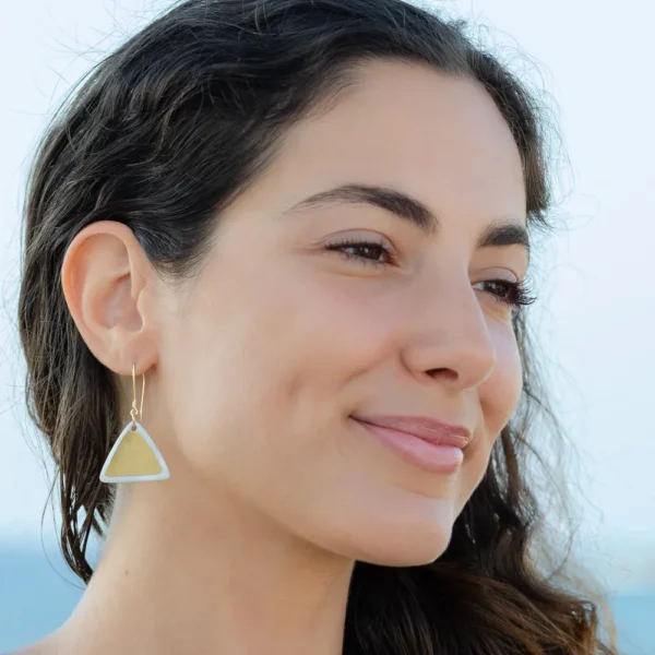 Boucles d'oreilles Ophélie, triangle en porcelaine et or, par Photyne