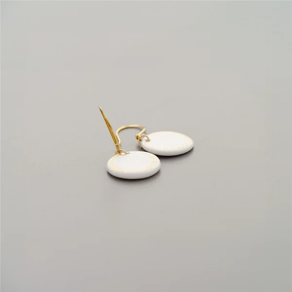 Boucles d'oreilles en porcelaine et or Thea - création française - inspiration grecque par Photyne