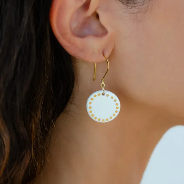 Boucles d'oreilles d'inspiration grecque en porcelaine et or Thea par Photyne