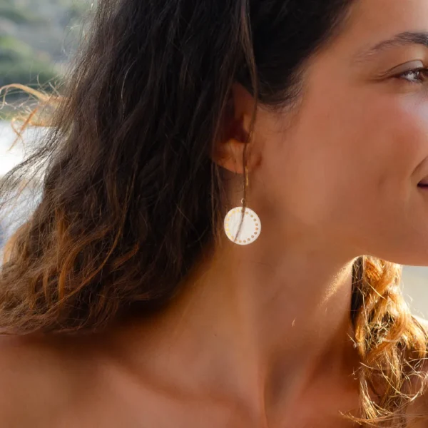 Boucles d'oreilles en porcelaine et or Thea par Photyne, créations franco grecques