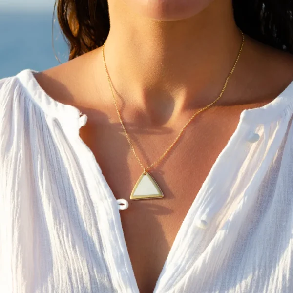 Collier Eugénie, médaillon en porcelaine et décor à l'or fin - collection Gizeh par Photyne