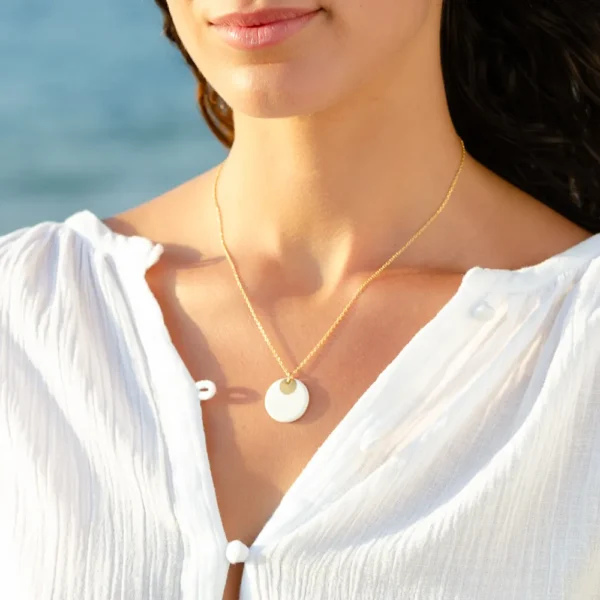 Superbe collier en céramique et décors d'or fin, un retour aux sources par Photyne