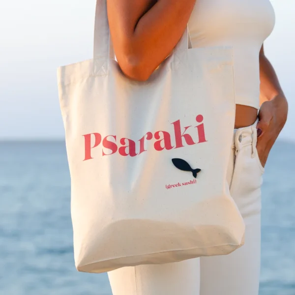 Tote bag Psaraki, broche poisson plexiglass, design épuré et décalé par Photyne