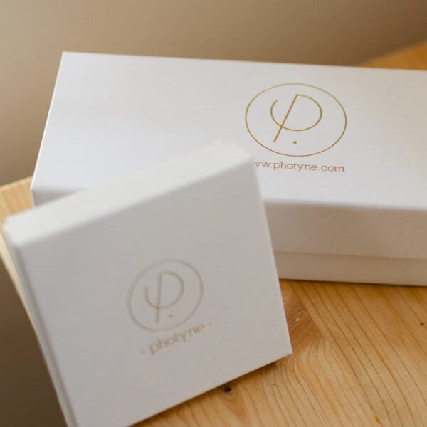 Packaging bijoux photyne, blanc et gravure or