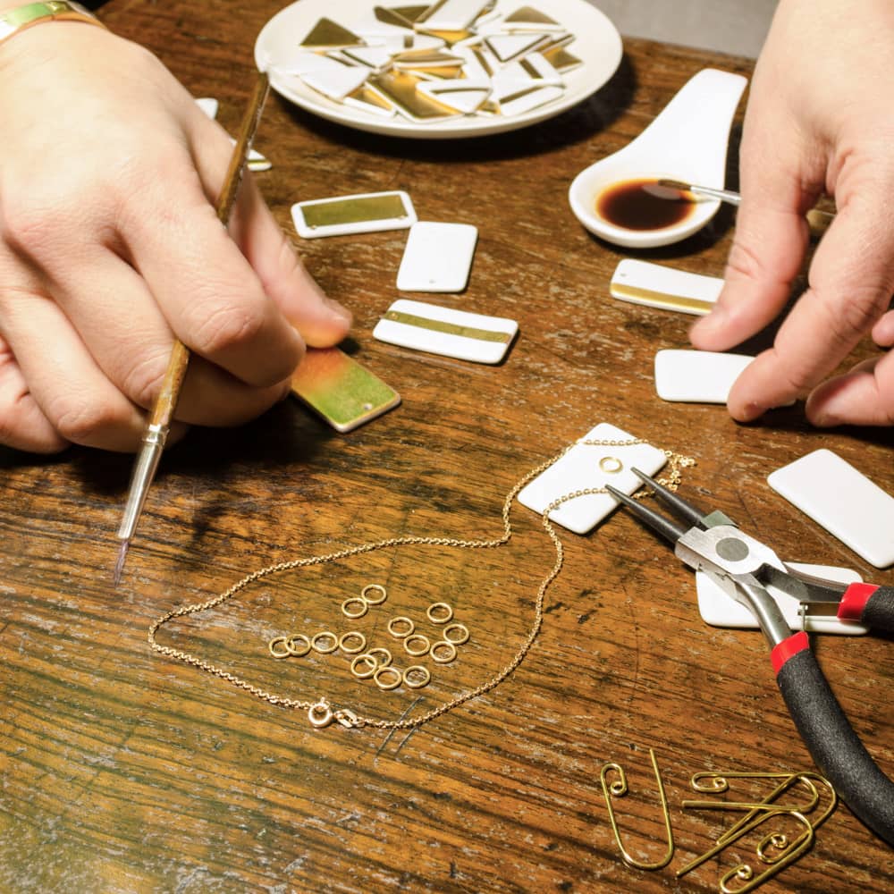 Atelier - décors à l'or à la main - Photyne