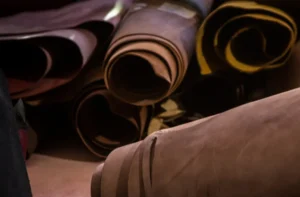 Rouleaux de Cuirs de vachette utilisés pour les sandales - Photyne