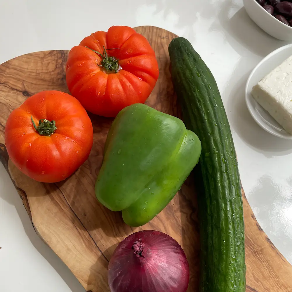 Les légumes pour une vraie salade grecque - Photyne