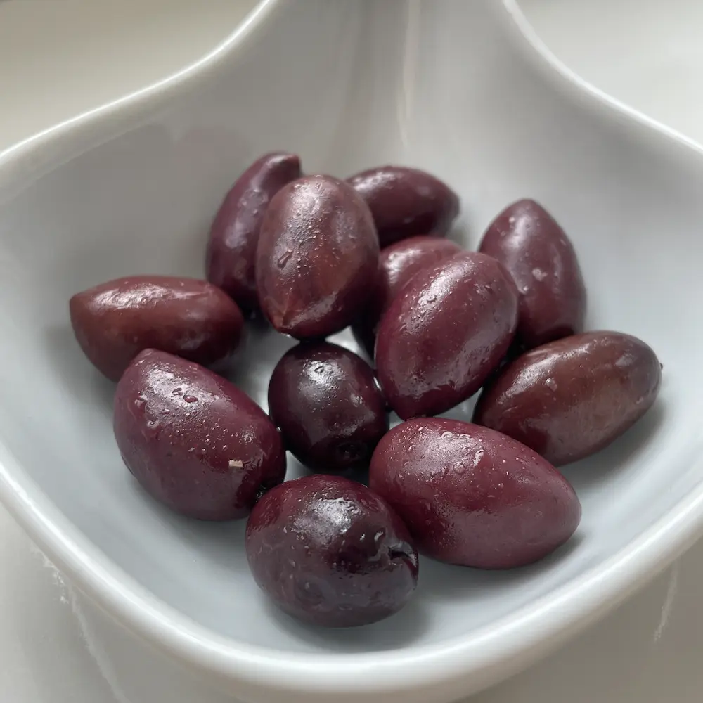 Olives de Kalamata, un des ingrédients d'une bonne salade grecque.