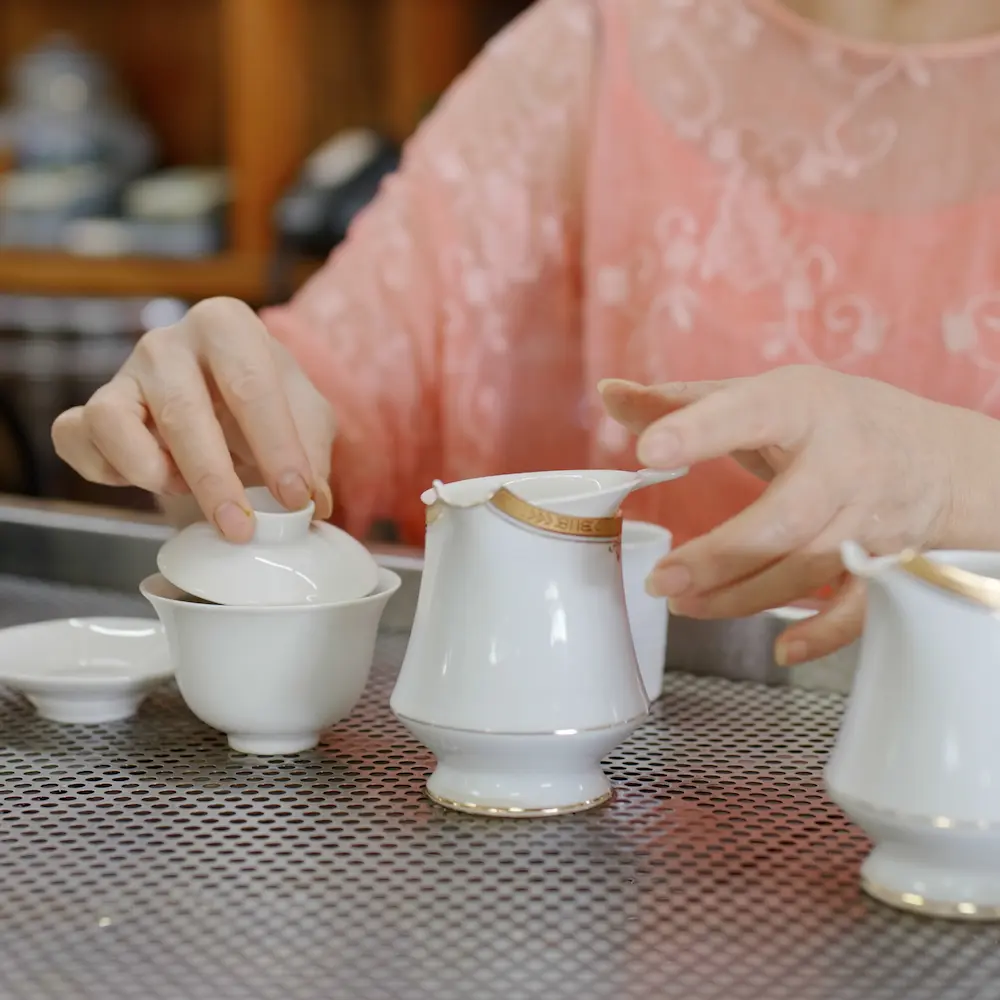 Pièces de services à thé - Illustration article Blog Porcelaine - Photyne