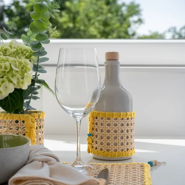 Huilier en cannage de rotin artisanal, modèle Oléa, le décor incontournable de votre table– une création Photyne.
