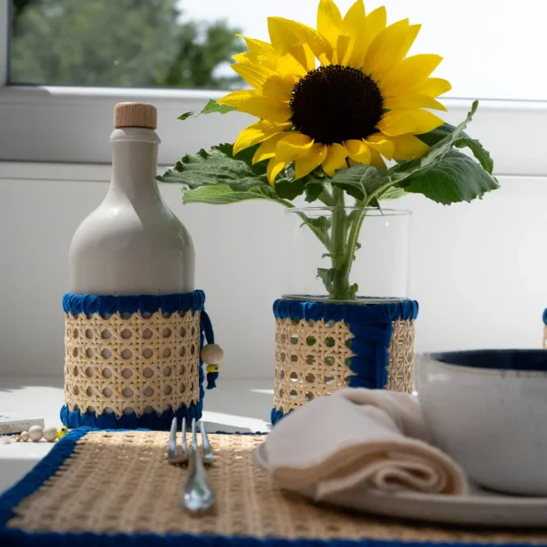 Huilier en grès et cannage naturel Oléa, fait main en France, l'art de la table de Photyne