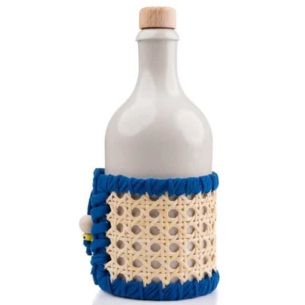 Huilier en grès et rotin naturel, Oléa, bec stop goutte, idéal pour l'huile de table – une création Photyne.