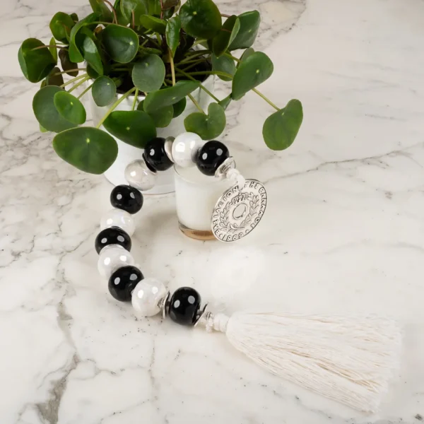 Komboloi Elpis, chapelet décoratif à poser, perles de céramiques faites à la main, parfait pour sublimer votre décoration - Photyne