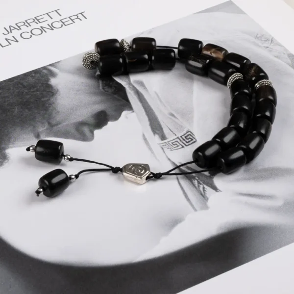 Komboloï grec traditionnel en perles de corne de boeuf noires, fait main en France - Une création Photyne