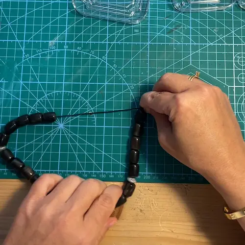 fabrication du komboloï - image d'atelier - savoir faire Photyne