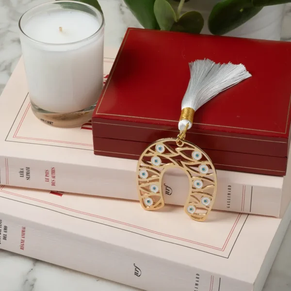 Porte-Bonheur en métal doré et émaillé Tychi, une décoration traditionnelle et chic pour votre maison - La déco de Photyne