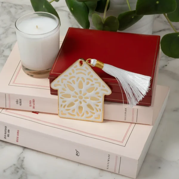 Amulette porte bonheur Estia, en forme de maison, métal émaillé, protection et chance pour décorer votre intérieur - Photyne