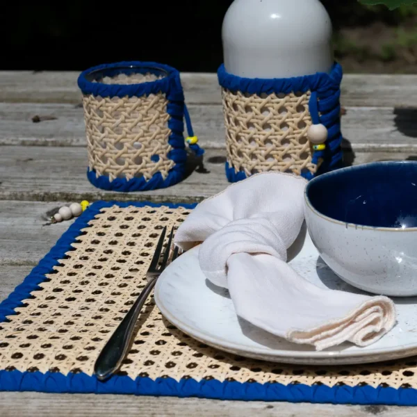 Set de table en cannage naturel de rotin, rehausse l'ambiance de vos repas – une création Photyne.