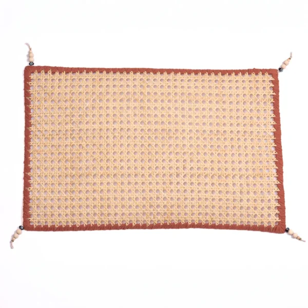 Set de table original, cannage de rotin naturel, contour en tresse de coton de couleur Terracotta et perles de bois - décor de table original - une création Photyne