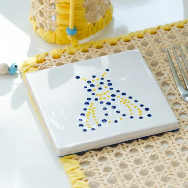 Sous verre Méli, faîence peinte à la main, une décoration de table originale - Photyne