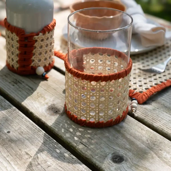 Vase Anthis - cannage de rotin tissé de couleur terracotta- artisanat authentique - photyne