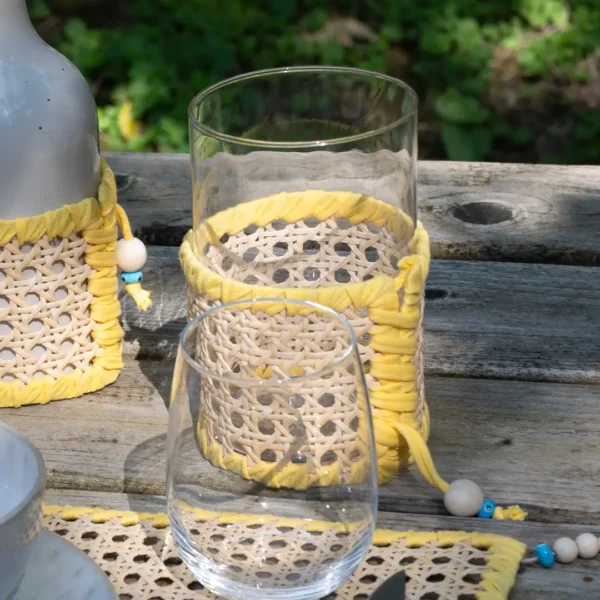 Vase habillé d'un cannage de rotin tissé - artisanat authentique - photyne