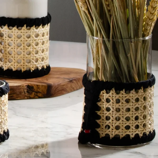 Délicat Vase Anthis en cannage de rotin et tresse de coton Noir - la déco de Photyne