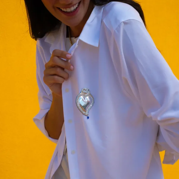 Broche en argent modèle TAMA coeur sacré - un bijou Photyne