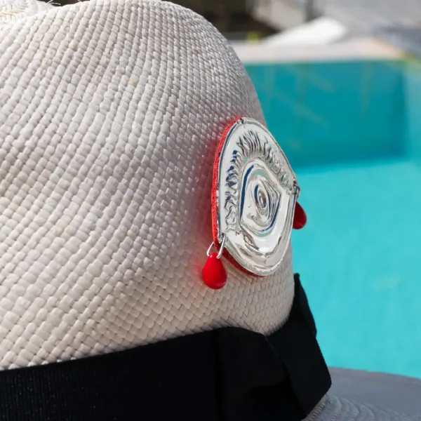 Broche Tama Oeil sur chapeau de paille - Une création artisanale Photyne