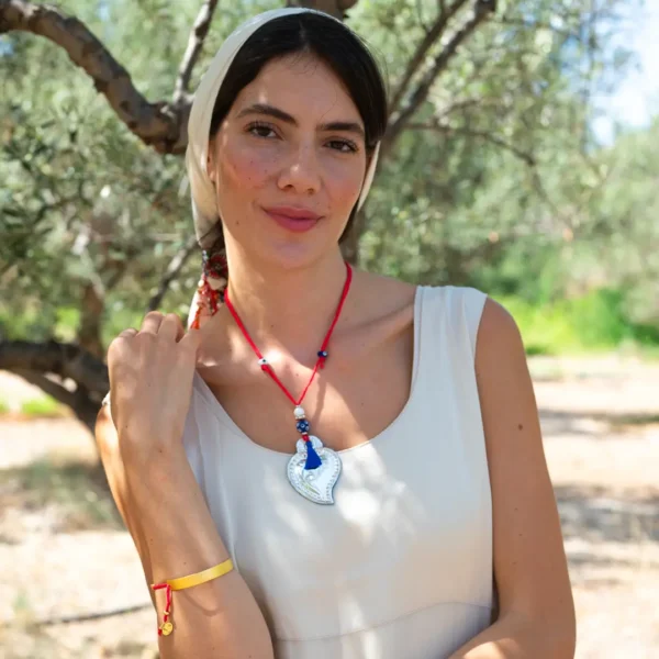 Collier version courte Tama en argent et soie rouge - Photyne