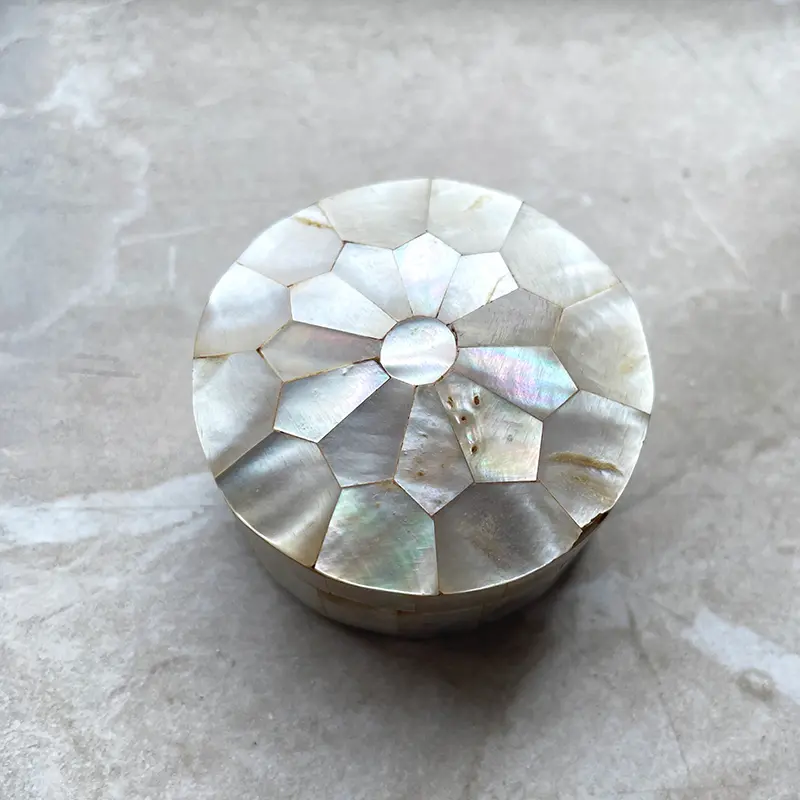 Bonbonnière en nacre - collection personnelle Photyne