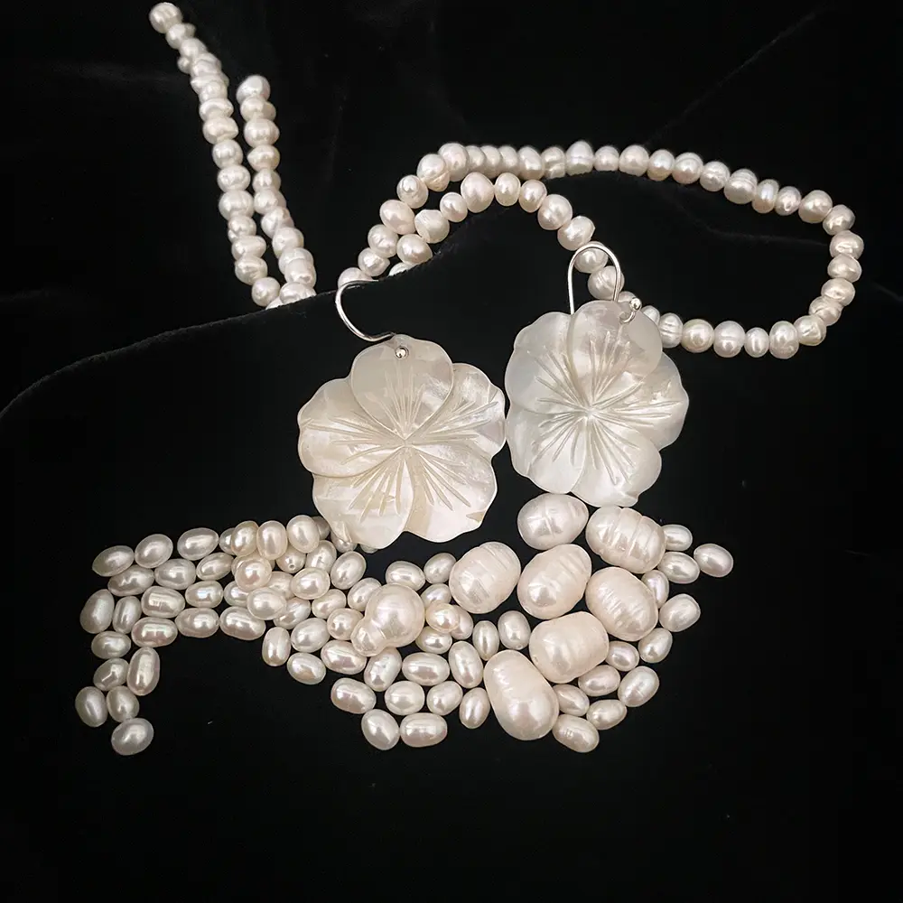 Boucles d'oreilles en nacre blanche et crochets argent - modèle Vivi - Photyne