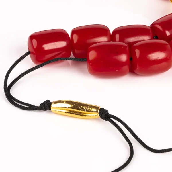 Komboloi grec grenat et or - gros plan - la tradition selon Photyne