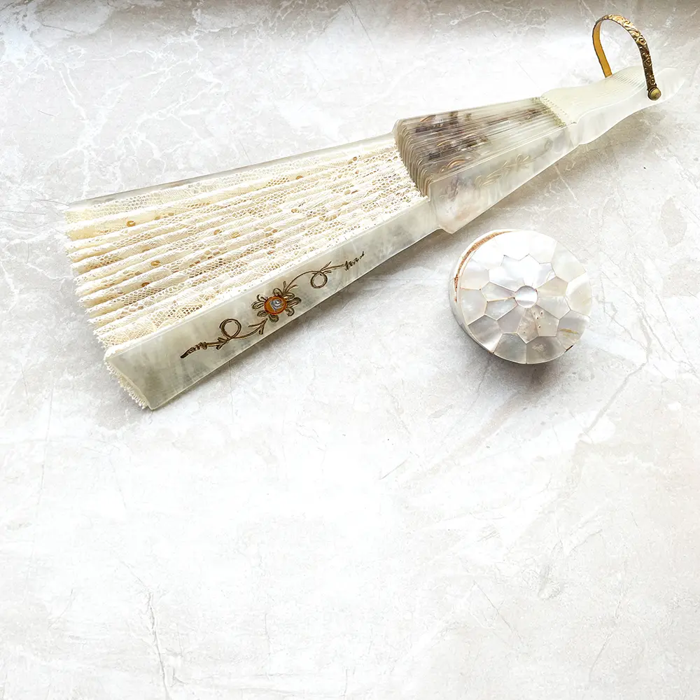 éventail et bonbonnière en nacre - collection personnelle Photyne