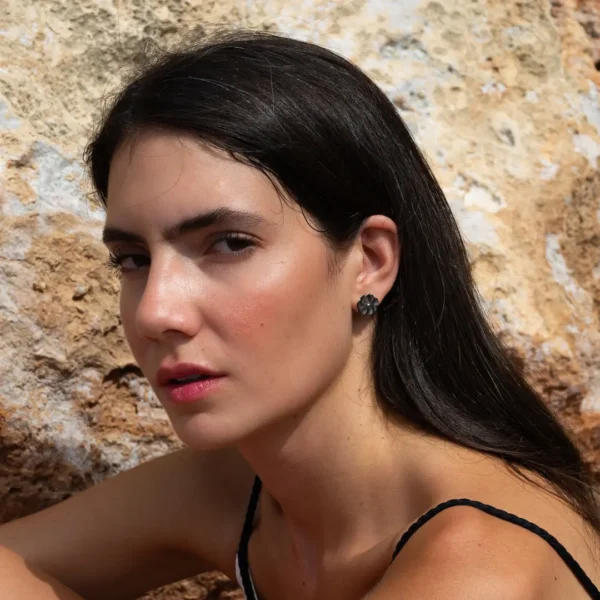 boucles d'oreille en nacre noire, ornées d'un motif fleur d'hibiscus, crochets argen - Photyne