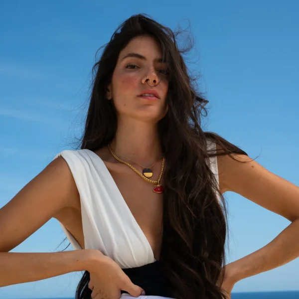 Collier Calypso en grès noir et or, symbole du charme grec et du savoir faire français - une création Photyne