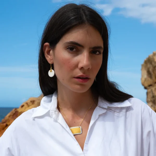Boucles d'oreilles Electra et collier Roxane en porcelaine et or, deux bijoux inspirés par le soleil de Grèce- une création Photyne