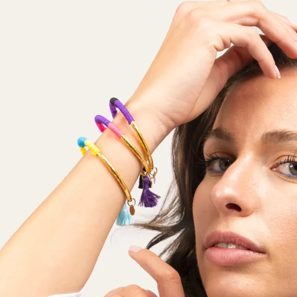 Bracelet Jonc Anna or fin tressé de fils de couleurs- photyne