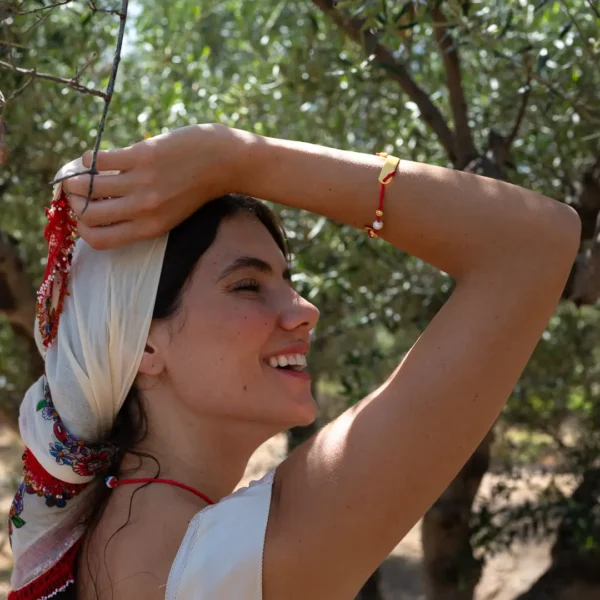 Manchette or mat et fil de soie Habotai rouge - modèle Rita -Photyne.