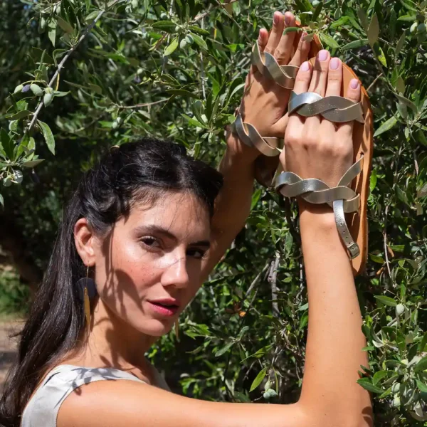 Sandales grecques en cuir souple coloris or avec talon antidérapant – modèle Chrysso par Photyne