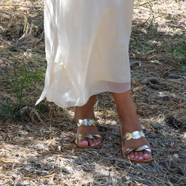 Sandales grecques dorées faites main en Grèce, confortables et élégantes - modèle Chrisso