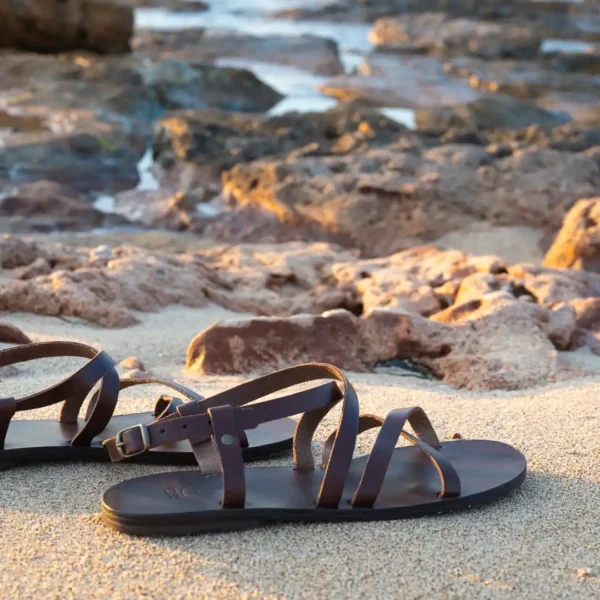 Sandales grecques Photyne confortables et chic, modèle Nymphéa en cuir naturel