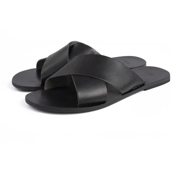 Paires de sandales artisanales en cuir modèle Vera - couleur noire - Photyne