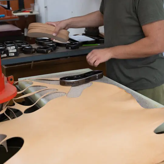 Sandales grecques, secrets de fabrication - images d'atelier 32 - illustration du blog Photyne
