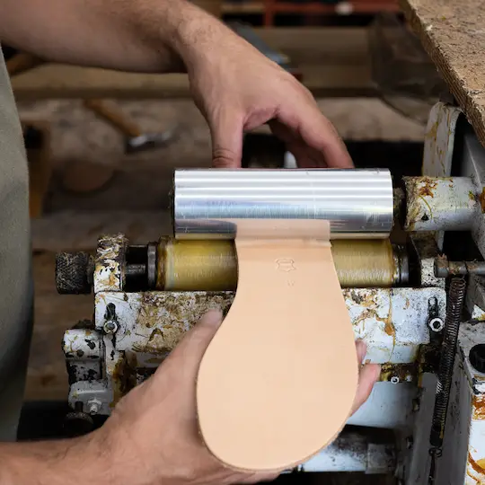 Sandales grecques, secrets de fabrication - images d'atelier 19 - illustration du blog Photyne