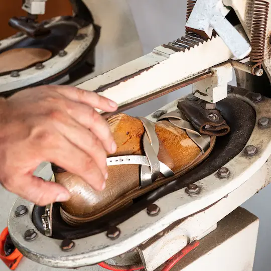 Sandales grecques, secrets de fabrication - images d'atelier 8 - illustration du blog Photyne