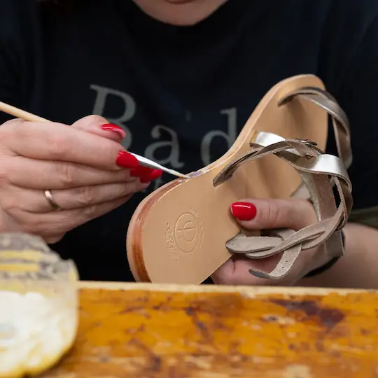 Sandales grecques, secrets de fabrication - images d'atelier 14 - illustration du blog Photyne