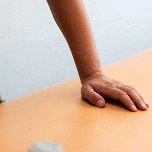 Fabrication des sandales en cuir Photyne - gif animé
